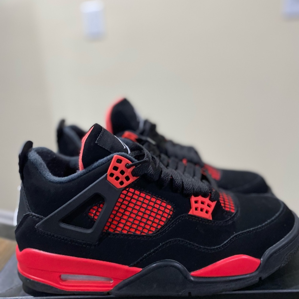 Air Jordan 4 Red Thunder Size 10.5